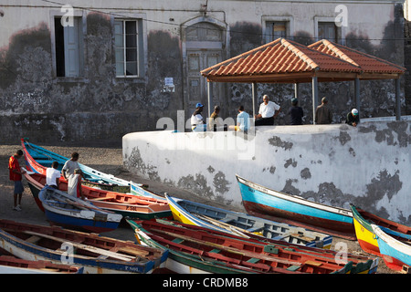 Les pêcheurs au port, Cap Vert, Cabo Verde, Santo Antao, Ponta do Sol Banque D'Images