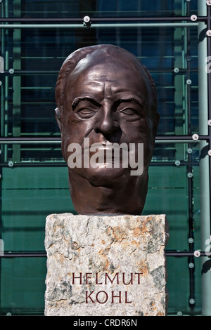 Monument aux pères de la réunification, l'ancien chancelier Helmut Kohl, Berlin, Germany, Europe Banque D'Images