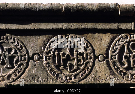 Le travail de pierre du 16e siècle colonial sur la porte. Cuzco, Pérou. Banque D'Images