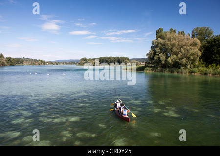 Les canoéistes sur le Rhin près de Stein am Rhein, Suisse, Europe Banque D'Images