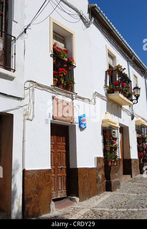 Rue de la vieille ville, Ronda, Malaga, Andalousie, province de l'Europe de l'Ouest. Banque D'Images