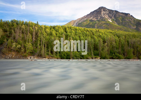 Paysage à la rivière Matanuska River avec King Mountain, Alaska, USA, Amérique du Nord Banque D'Images