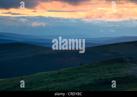 Tôt le matin dans le domaine de l'extraction de l'or sur Taylor l'autoroute à la frontière de l'Alaska et le Canada, Amérique du Nord Banque D'Images