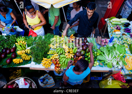 Stand de fruits et légumes du marché, à Victoria, Mahe, Seychelles, Afrique, Océan Indien Banque D'Images