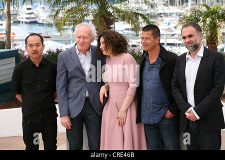 Yu Lik-wai, Jean-pierre Dardenne, Arsinée Khanjian, Karim Aïnouz, Emmanuel Carrère, le Jury de la Cinéfondation photocall Banque D'Images