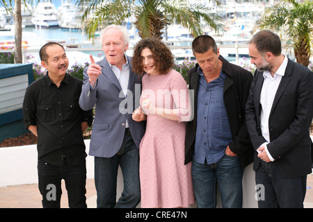 Yu Lik-wai, Jean-pierre Dardenne, Arsinée Khanjian, Karim Aïnouz, Emmanuel Carrère, le Jury de la Cinéfondation photocall Banque D'Images