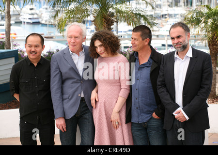 Yu Lik-wai, Jean-pierre Dardenne, Arsinée Khanjian, Karim Aïnouz, Emmanuel Carrère, le Jury de la Cinéfondation photocall Banque D'Images