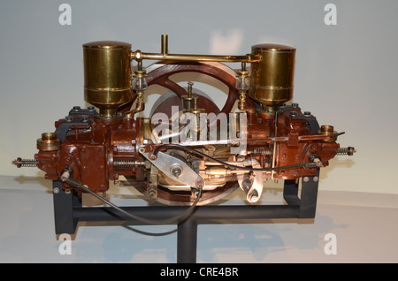 Photo de la première voiture avec moteur à explosion dans le monde entier comme exposé dans le musée Mercedes à Stuttgart Banque D'Images
