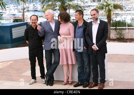 Yu Lik-wai, Jean-pierre Dardenne, Arsinée Khanjian, Karim Aïnouz, Emmanuel Carrère, le Jury de la Cinéfondation photocall Banque D'Images