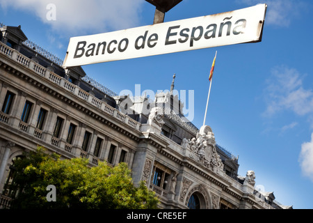 Inscrivez-vous pour le métro à la banque centrale de l'Espagne, la Banco de Espana, sur la Plaza de la Cibeles, Madrid, Spain, Europe Banque D'Images