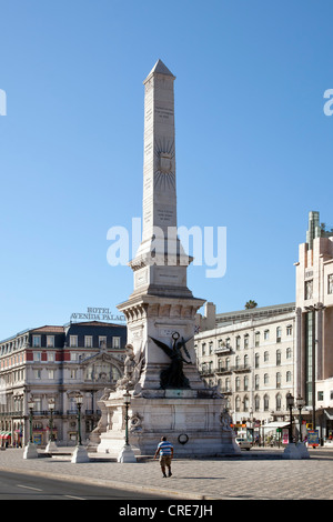 Obélisque sur Praca dos Restauradores square dans le quartier historique de Rossio à Lisbonne, Portugal, Europe Banque D'Images