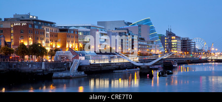 Les Docklands, l'ancienne zone portuaire, avec la Convention Centre Dublin sur la rivière Liffey à Dublin, Irlande, Europe Banque D'Images