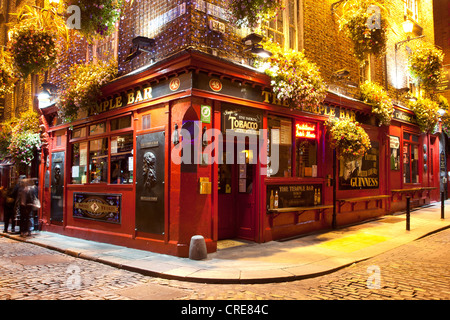 Le Temple Bar, un pub traditionnel dans le quartier des divertissements de Temple Bar de Dublin, Irlande, Europe Banque D'Images