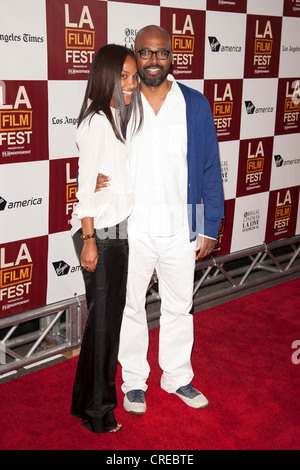 Mara Brock Akil & Salim Akil arriver au Los Angeles Film Festival première de 'Milieu de nulle part' au Regal Cinemas L.A. Vivre Banque D'Images