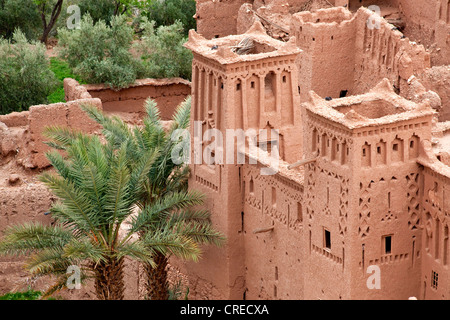 L'architecture d'adobe traditionnel berbère, la Kasbah à Aït Benhaddou, du patrimoine culturel mondial de l'UNESCO, le Maroc, l'Afrique Banque D'Images