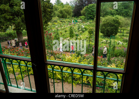 Vue sur les célèbres jardins de Claude Monet à Giverny maison ancienne en France Banque D'Images