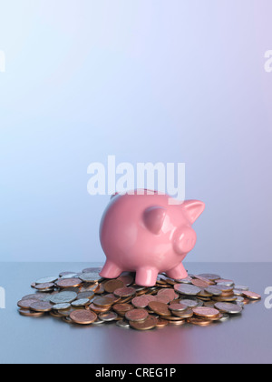 Piggy Bank on pile de pièces