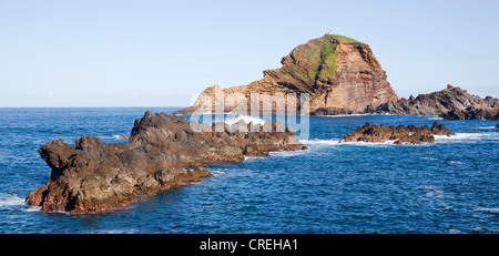 Rock laves dans l'océan Atlantique à Porto Moniz, Madeira, Portugal, Europe Banque D'Images