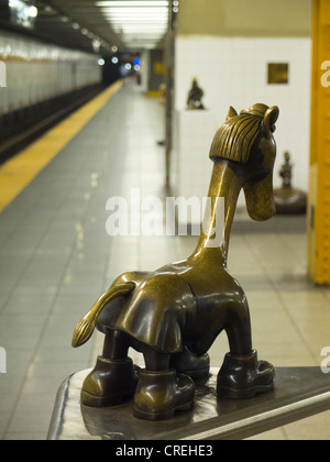 Tom Otterness la vie souterraine des sculptures dans NYC Subway Banque D'Images