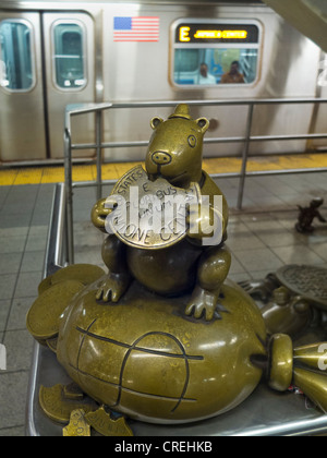 Tom Otterness la vie souterraine des sculptures dans NYC Subway Banque D'Images