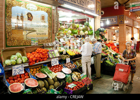 Halle, Mercado de Triana, avec des fruits et légumes, Séville, Andalousie, Espagne, Europe Banque D'Images