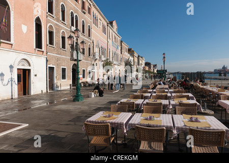 Fondamenta Zattere, promenade dans le quartier de Dorsoduro, Venise, Vénétie, Italie, Europe du Sud Banque D'Images