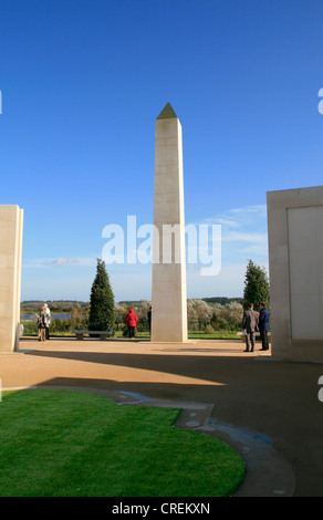 Forces armées obélisque Commémoratif National Memorial Arboretum Alrewas Staffordshire England UK Banque D'Images