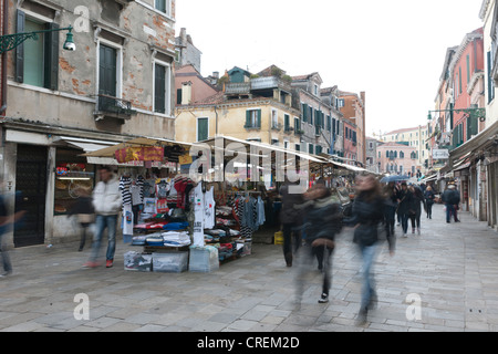 Rue commerçante de Venise, Vénétie, Italie, Europe du Sud Banque D'Images