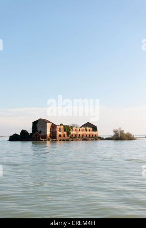 Monastère abandonné sur l'île de Madonna del Monte Isola, lagune de Venise, Italie, Europe Banque D'Images