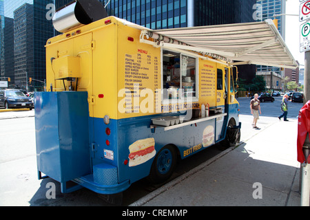 Chip Food Truck garé sur la rue dans le centre-ville d'Ottawa Canada desservant Une grande variété de fast-food aux employés de bureau à l'heure du déjeuner Banque D'Images