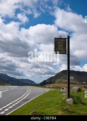 Panneau pour l'hôtel Gwryd y Pen historique au pied de Snowdon. Banque D'Images