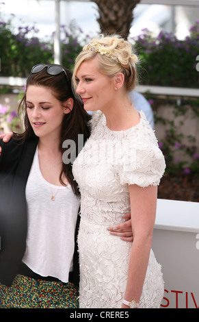 Kristen Stewart, Kirsten Dunst, au sur la route photocall au 65e Festival de Cannes en France. 2012 Banque D'Images