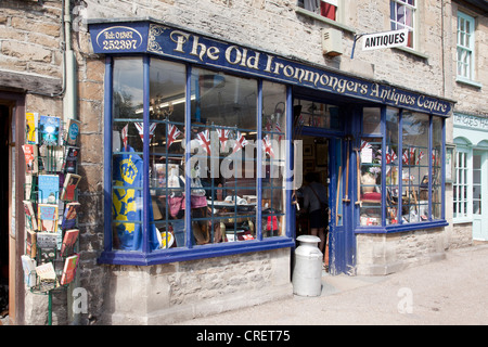 The Old Ironmongers antiques Center, Lechlade Gloucestershire, Angleterre, Royaume-Uni Banque D'Images
