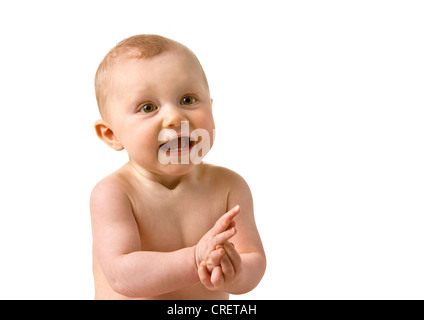 Heureux lumineux bébé de 7 mois en riant et en tapant Banque D'Images