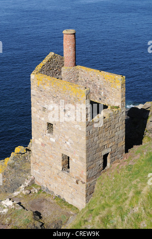 Les couronnes à la vieille maison moteur Botallack Tin MIne près de Pendeen à Cornwall, UK Banque D'Images