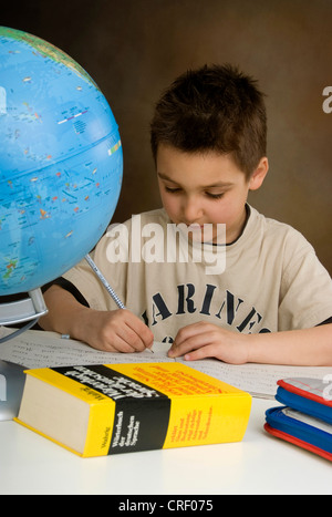 School boy doing homework Banque D'Images