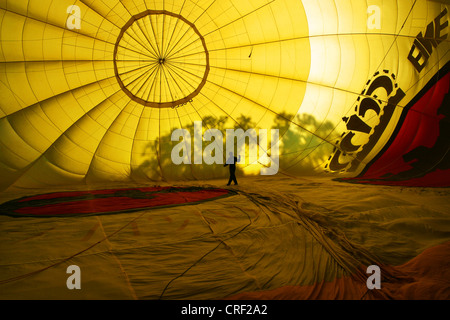 L'homme dans un ballon à air chaud Banque D'Images