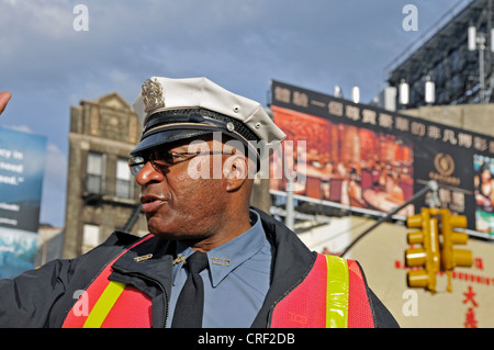Agent de la circulation de la police de New York, USA, New York, Manhattan Banque D'Images