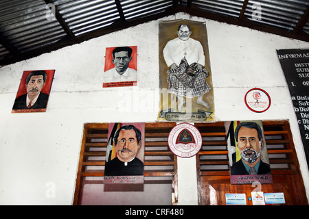 La peinture dans la salle communautaire du village. Huno Li, le Timor oriental. Banque D'Images