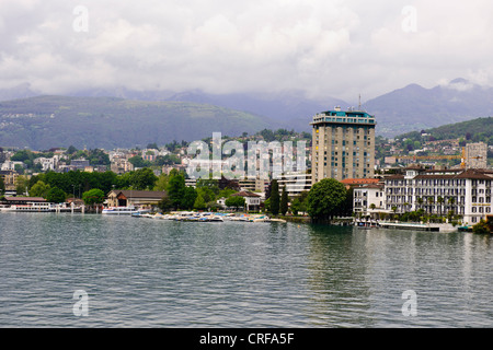 Lugano,Ville,entourant les Montagnes, Vue sur le lac,Ferries,vignobles,attirer des visiteurs fortunés,Lac de Lugano, Suisse Banque D'Images