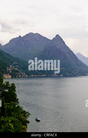 Lugano,Ville,entourant les Montagnes, Vue sur le lac,Ferries,vignobles,attirer des visiteurs fortunés,Lac de Lugano, Suisse Banque D'Images