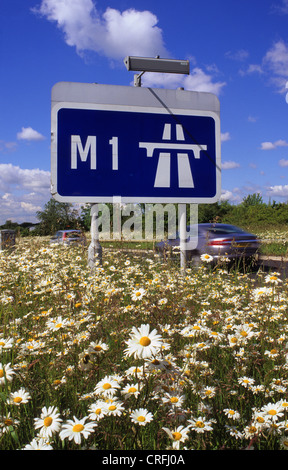 Roadsign affirmant début de l'autoroute M1 près de Leeds Yorkshire UK Banque D'Images