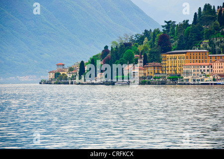 Tremezzo en face de Bellagio, en Ferry,Villas,Jardins,Destination populaire en été, le lac de Côme, les lacs italiens, Italie Banque D'Images