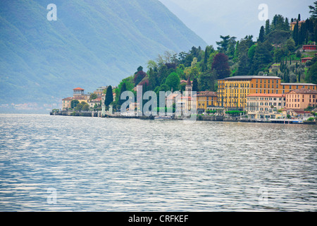 Tremezzo en face de Bellagio, en Ferry,Villas,Jardins,Destination populaire en été, le lac de Côme, les lacs italiens, Italie Banque D'Images