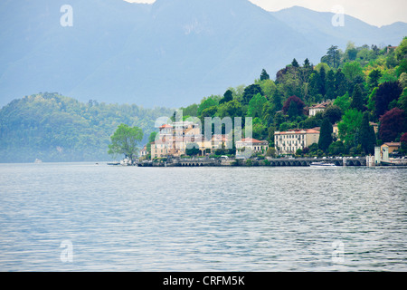 Tremezzo en face de Bellagio, en Ferry,Villas,Jardins,Destination populaire en été, le lac de Côme, les lacs italiens, Italie Banque D'Images