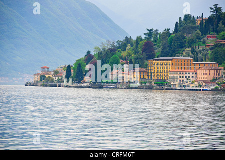 Tremezzo en face de Bellagio, en Ferry,Villas,Jardins,Destination populaire en été, le lac de Côme, les lacs italiens, Italie Banque D'Images