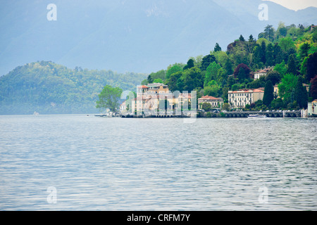 Tremezzo en face de Bellagio, en Ferry,Villas,Jardins,Destination populaire en été, le lac de Côme, les lacs italiens, Italie Banque D'Images