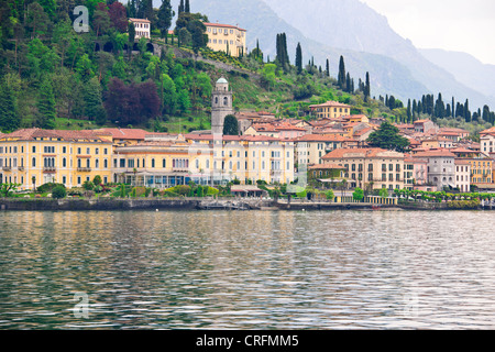 Bellagio,Traversée du lac,Hôtels,restaurants,à l'avant dans des ruelles,boutiques,vue sur le lac de Côme Lac,Jardins,Italien,Lacs,Italie Banque D'Images