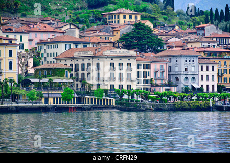 Bellagio,Traversée du lac,Hôtels,restaurants,à l'avant dans des ruelles,boutiques,vue sur le lac de Côme Lac,Jardins,Italien,Lacs,Italie Banque D'Images