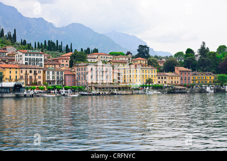 Bellagio,Traversée du lac,Hôtels,restaurants,à l'avant dans des ruelles,boutiques,vue sur le lac de Côme Lac,Jardins,Italien,Lacs,Italie Banque D'Images